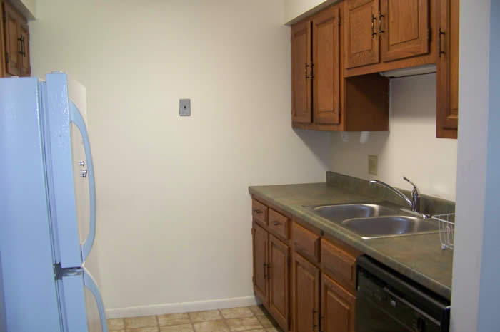 Hill Gardens apartment, Burlington, Vermont kitchen.